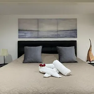 Appartement Duplex Situe A 2min De La Gare Du Nord, Bruxelles